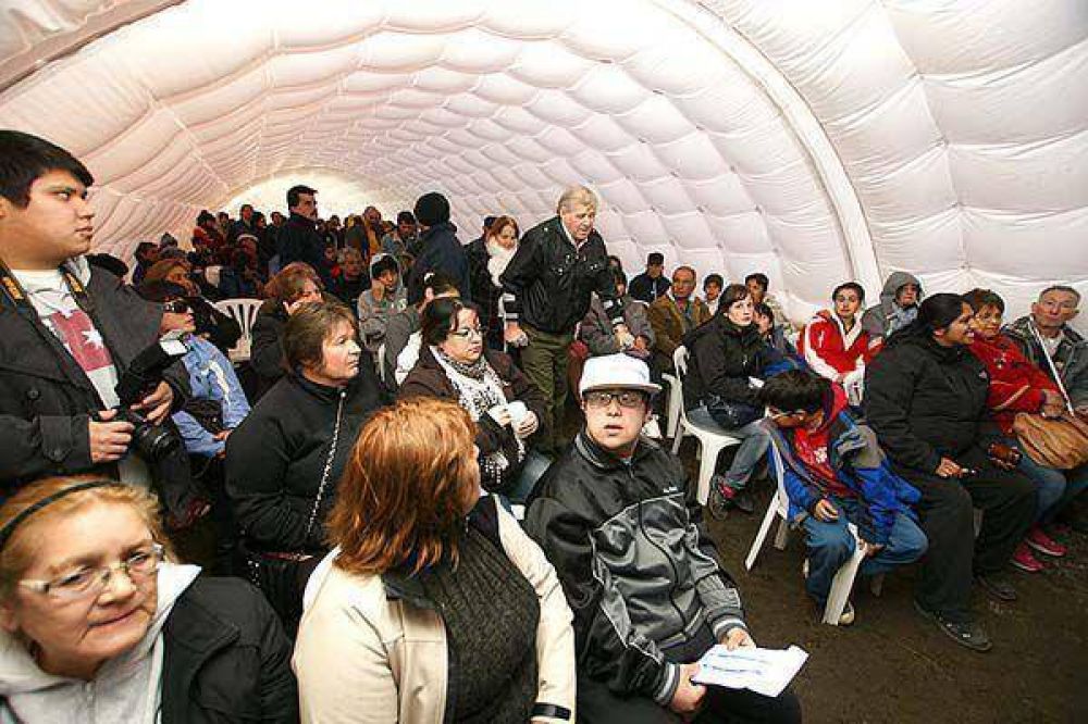 M�s de 160 lentes entregados en la primera jornada de los camiones sanitarios