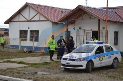 Una operadora y un chico de 16 a�os internados tras incendio en hogar de menores