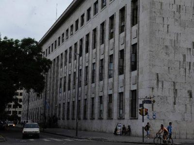 Los t�os de una nena de 2 a�os que muri� golpeada quedaron detenidos por homicidio