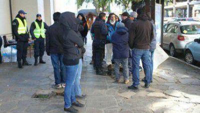 Vendedores ambulantes de Mitre resistieron un intento de desalojo