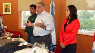 Entregaron indumentaria a empleados de Turismo