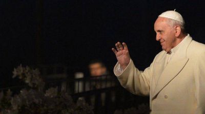 El Papa presidi� el V�a Crucis: "En la cruz vemos la monstruosidad del hombre cuando se deja guiar por el mal"