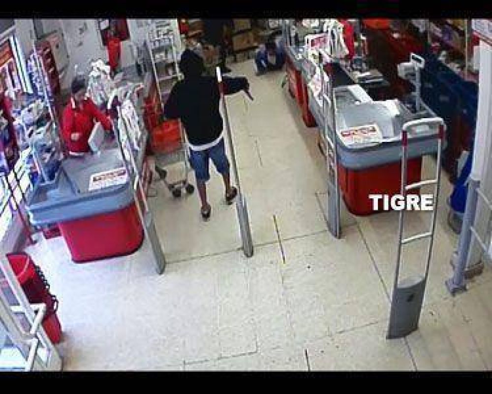 Detienen en Tigre a dos delincuentes por robar un supermercado  