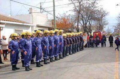 Bomberos Voluntarios capacita al personal y forma nuevos efectivos