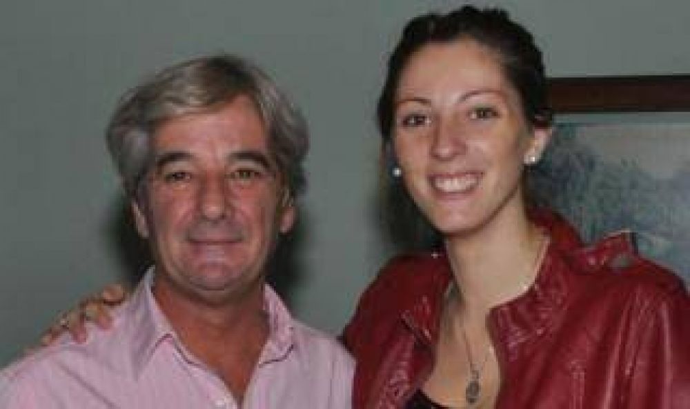 Arrecifes: Intendente Bolinaga reconoci� a la voleibolista Victoria Zabala