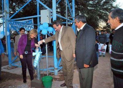 La comunidad de El Lobat�n tiene escuela nueva