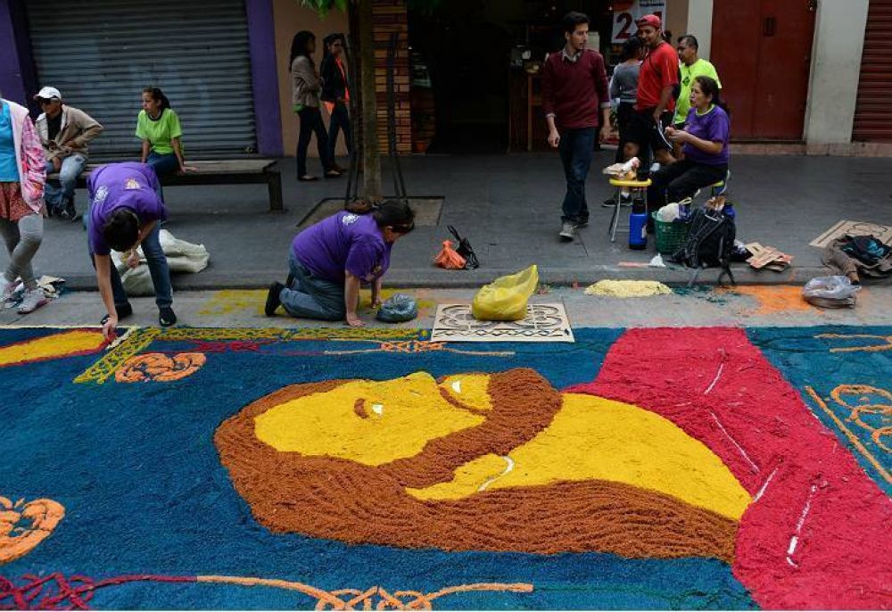 La cristiandad celebra su Semana Santa alrededor del mundo