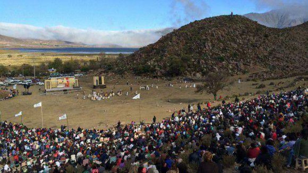 Miles de turistas y tucumanos revivieron la Pasin de Cristo en Taf del Valle