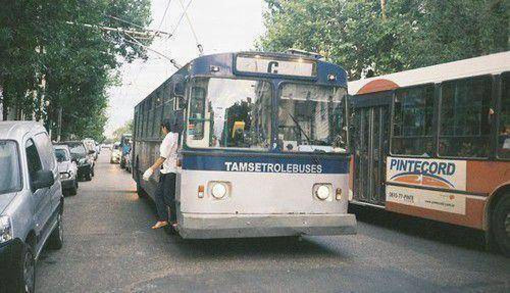 Trabajadoras de Trolebuses amenazan con parar el lunes