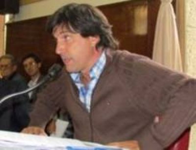 �Los guardapolvos de Pulti no son cuidados�