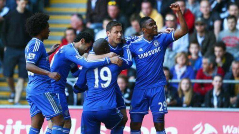 El Chelsea de Mourinho va por la cima ante el Sunderland de los argentinos