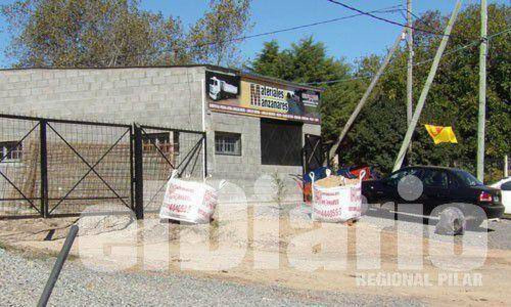 Asaltan corral�n, hieren al propietario y roban camioneta