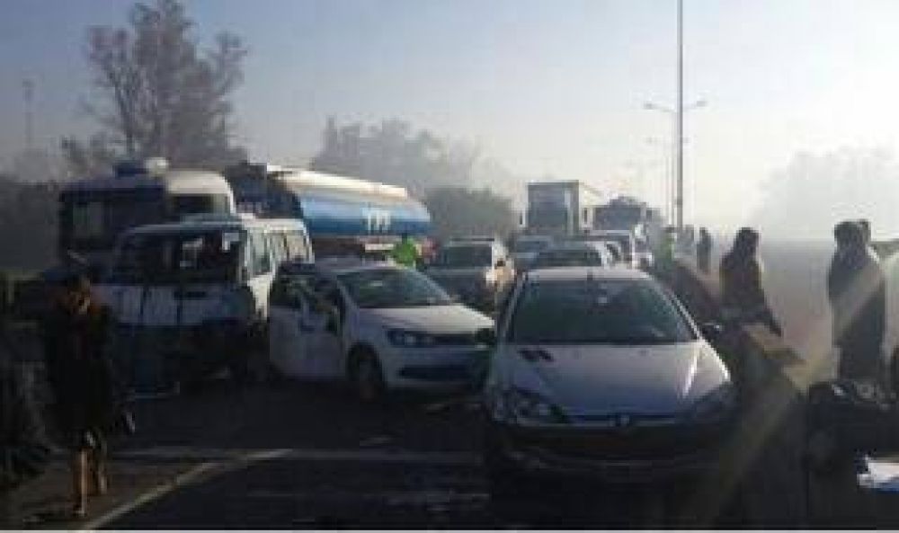 Un muerto y dos heridos tras choque en cadena en la Autopista Buen Ayre