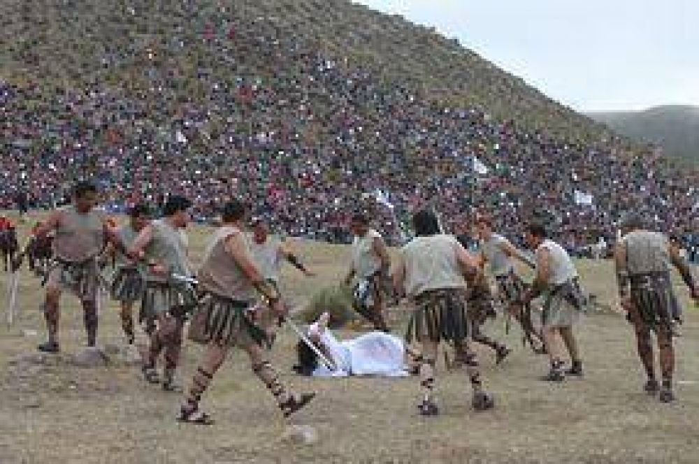 Miles de turistas y tucumanos revivieron la Pasi�n de Cristo en Taf� del Valle