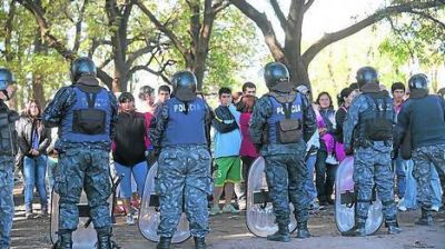 Tiros y piedras en Moreno por un intento de toma