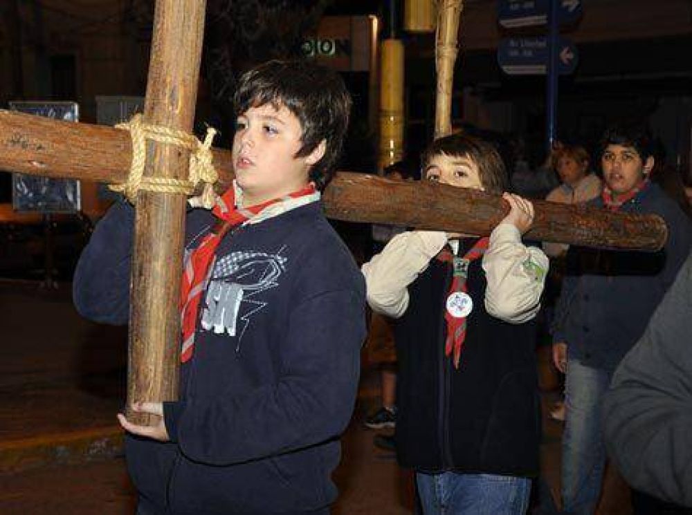 La ciudad de Cauelas vivi su Va Crucis