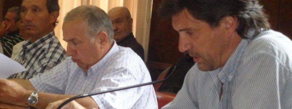 Cuestionan compra de guardapolvos con sobreprecio