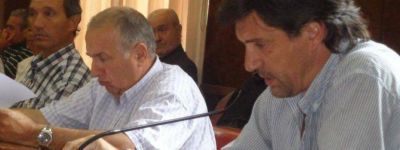 Cuestionan compra de guardapolvos con sobreprecio