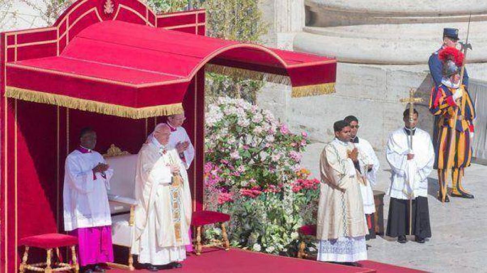 Francisco pidi� que se detengan todas las guerras durante su mensaje pascual