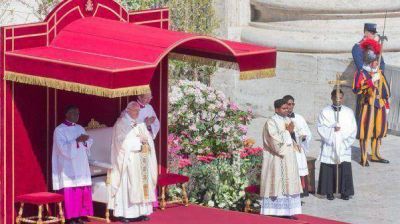 Francisco pidi� que se detengan todas las guerras durante su mensaje pascual