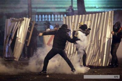 Incendiaron nueve veh�culos en la protesta por la muerte de dos j�venes en R�o de Janeiro