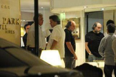 Tras una mediaci�n en AFA, revivi� el acuerdo pol�tico entre el oficialismo y la oposici�n