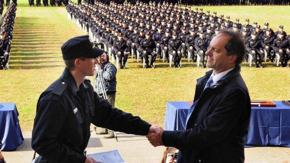 "Hay algunos que por m�s que les des un plan social s�lo quieren salir con armas y drogarse"