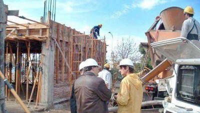 Entregan casas del postergado plan HCM