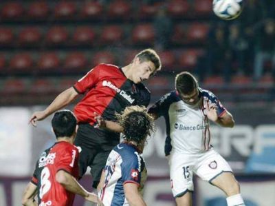 Newell's empat� contra el Cicl�n en el Bajo Flores y cerr� en paz Semana Santa