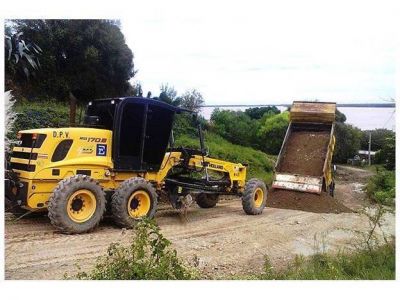 Reparan caminos de los departamentos Paran� y Diamante