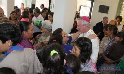Saludo tradicional de Pascua, con un fuerte llamado de una Iglesia en la calle