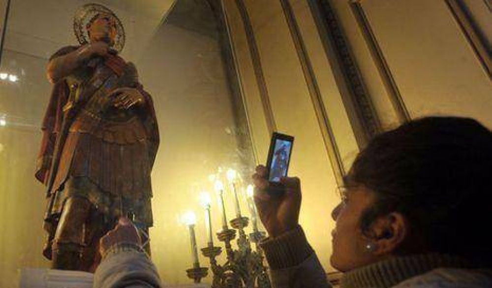 Miles de fieles veneraron a San Expedito en su d�a