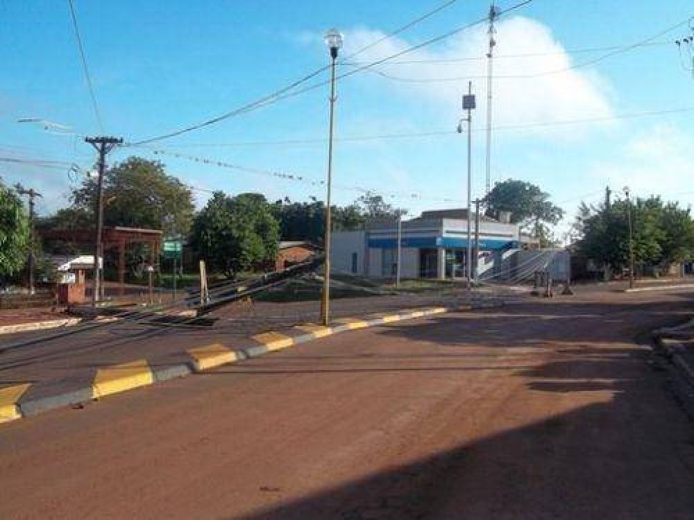 La ca�da de un poste dej� a parte de la ciudad sin telefon�a y circuito cerrado de televisi�n