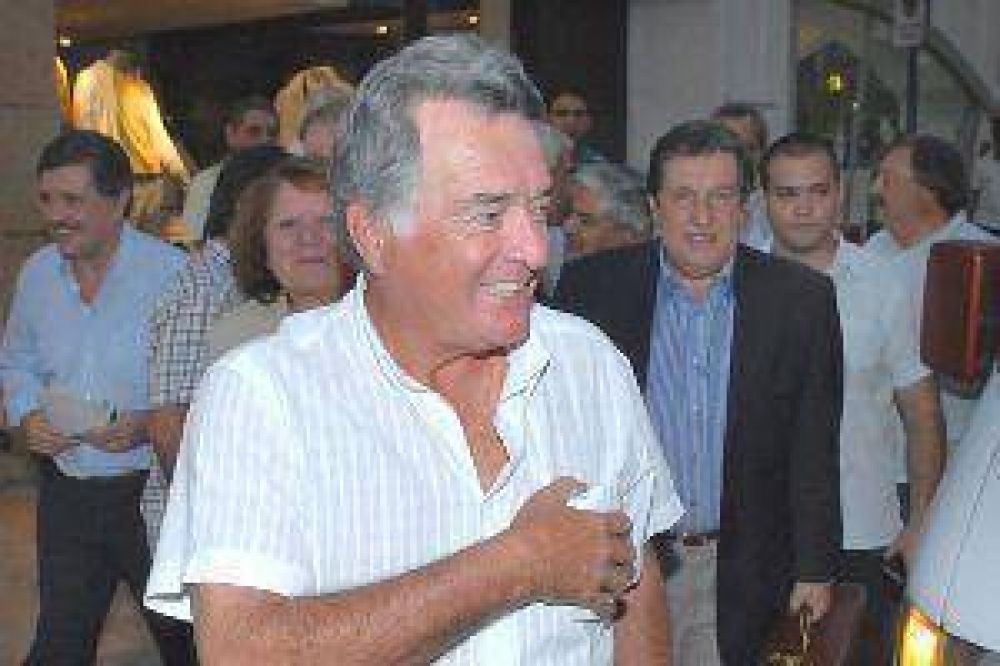 El massismo dej� fuera de su mesa sindical a Luis Barrionuevo