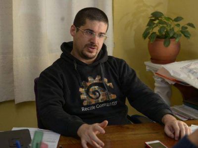 Casi ciego, Rafael se gradu� y podr� investigar cr�menes