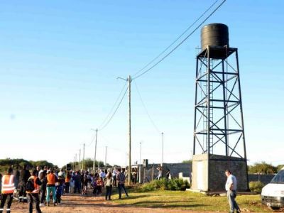 M�s alumbrado p�blico para los vecinos del "Kil�metro 4"