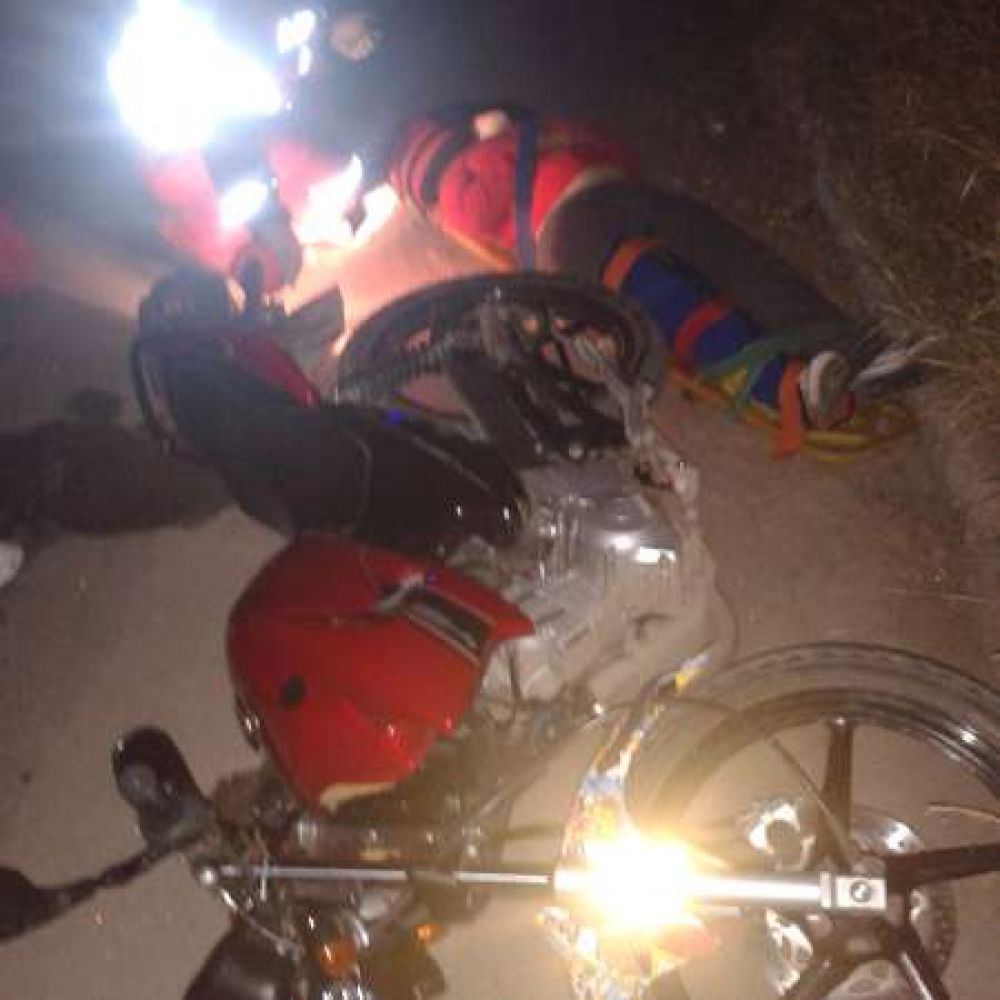 Dos accidentes simultaneos de moto, dej varios heridos