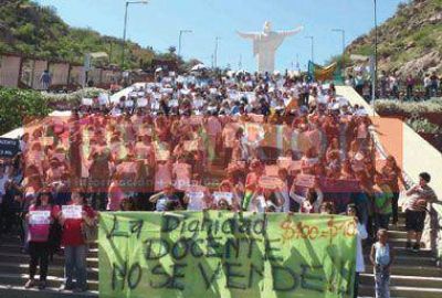 Docentes vuelven a clase con nuevo plan de lucha
