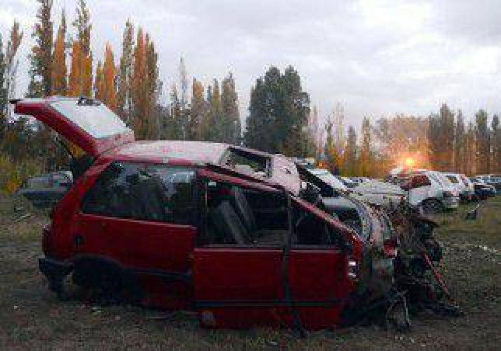 Un conductor muri� en un vuelco y un peat�n, atropellado en la vereda 