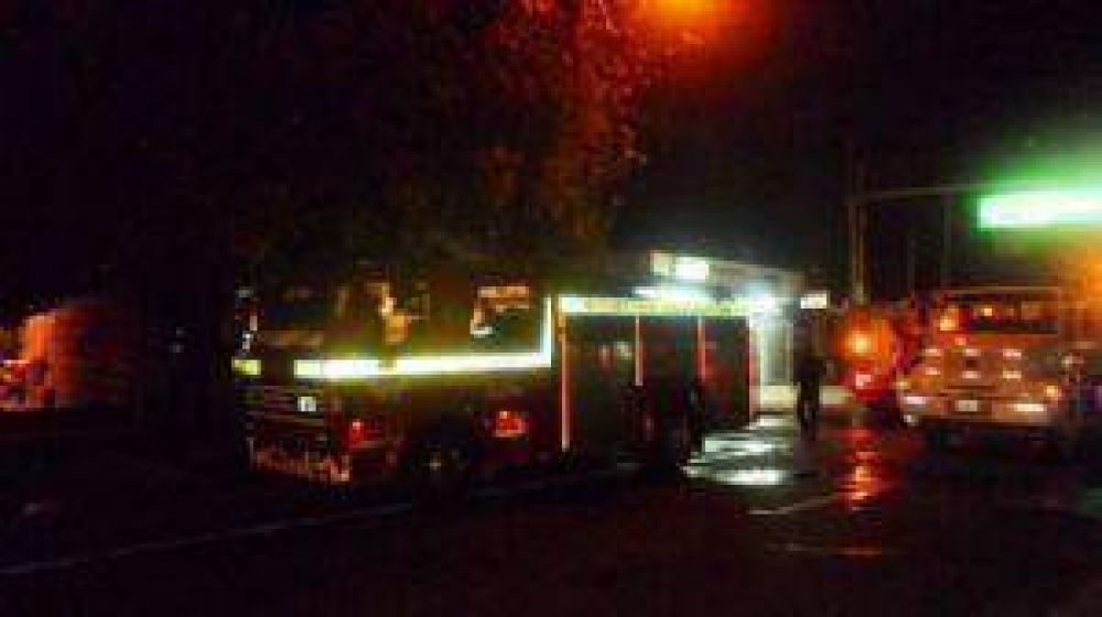 Un incendio frente al hospital Marcial Quiroga gener� p�nico en la gente