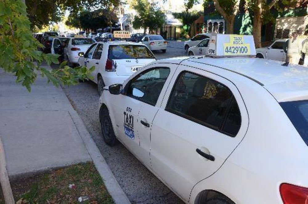 Di Giacomo se reuni� con taxistaS para que adhieran al "bot�n antip�nico"