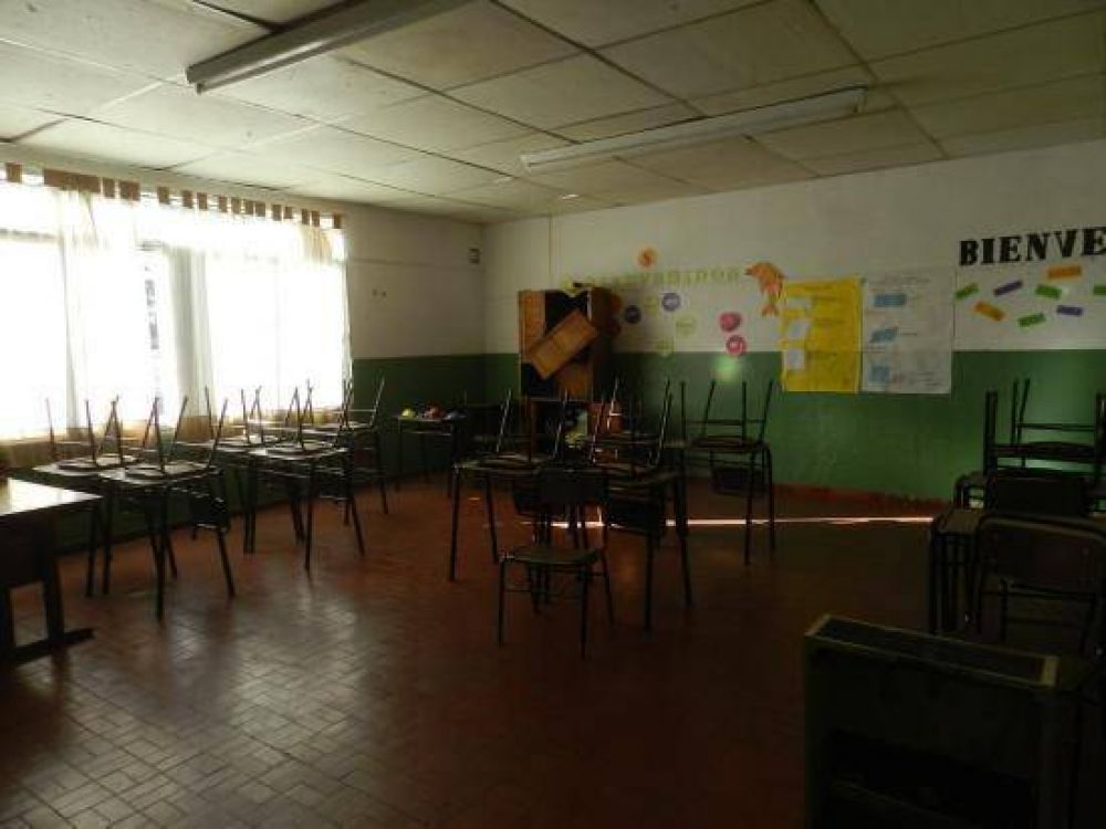 Contin�an las clases suspendidas en Sierra Grande por falta de agua