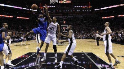 San Antonio y Miami comenzaron los playoffs con el pie derecho