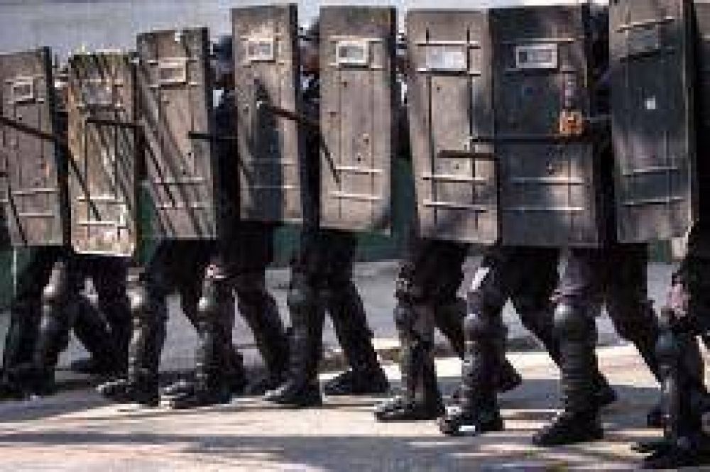Contin�a el conflicto con la polic�a militar en Salvador de Bah�a