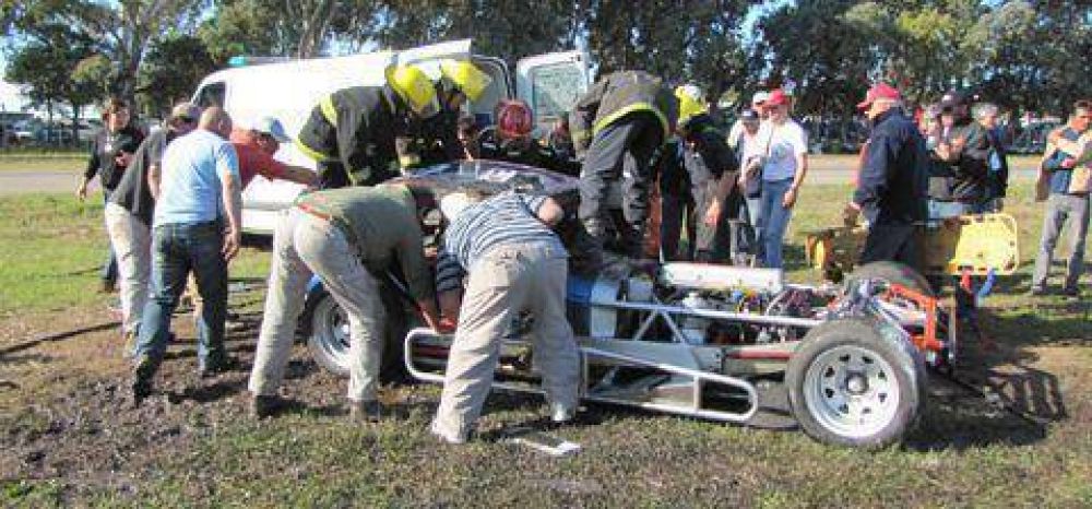 Un piloto sufri� graves heridas al incendiarse su auto en plena competencia