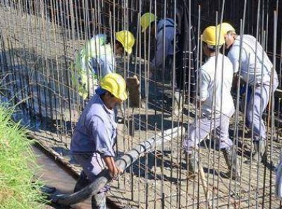 El Municipio reanuda la obra de entubado en calle Tucum�n