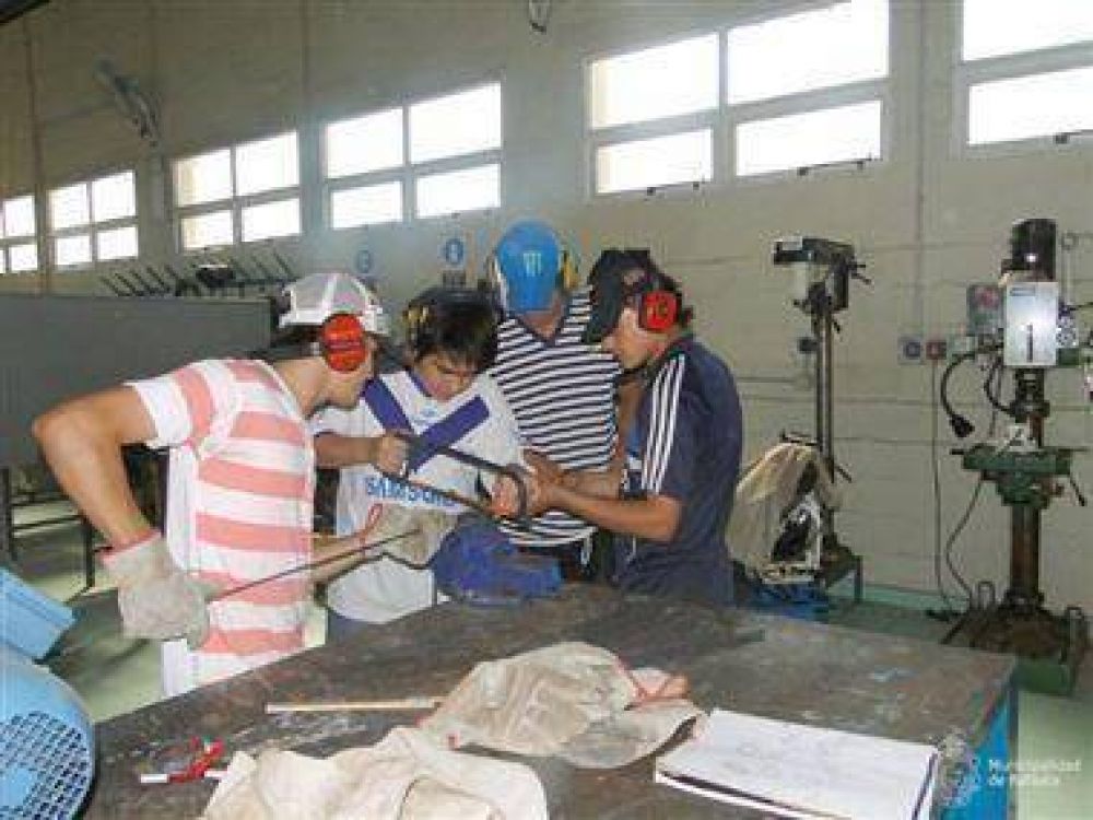 El Centro Capacitaci�n en Oficios inici� su actividad con 95 alumnos