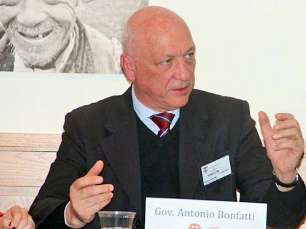 Bonfatti resalt� el modelo de salud de Santa Fe