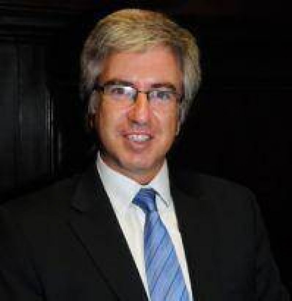 Las medidas que pretende implementar Scioli son un paso m�s en el zigzagueante y extraviado camino de las pol�ticas de seguridad en la provincia.
