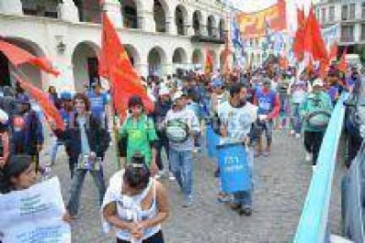 Docentes: No hay aumento que les venga bien